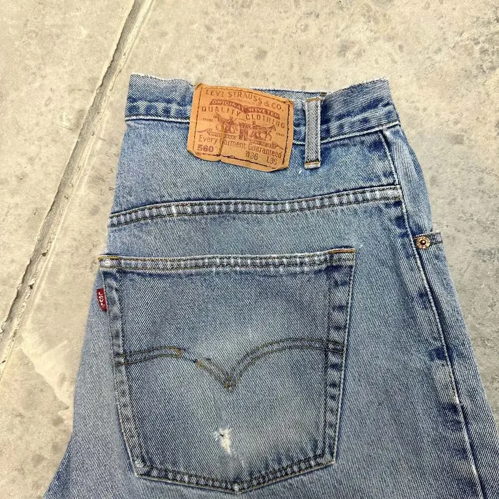Vintage Levi's 560 Loose Fit Light Wash Jeans - 36x36”